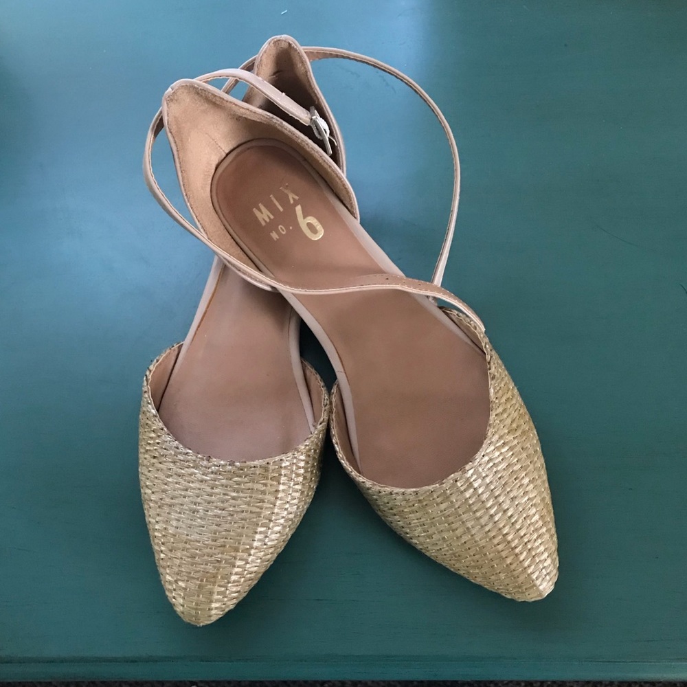 NWOT Woven gold Mix No. 6 flats